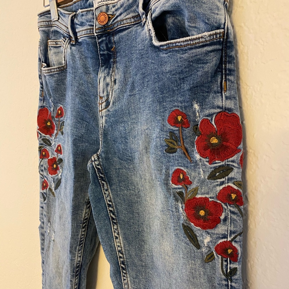 ZARA Jeans — embroidered